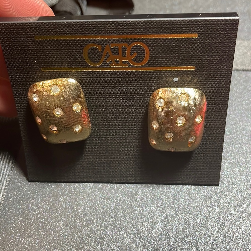 NWT Cato Clip-On Gold Earrings